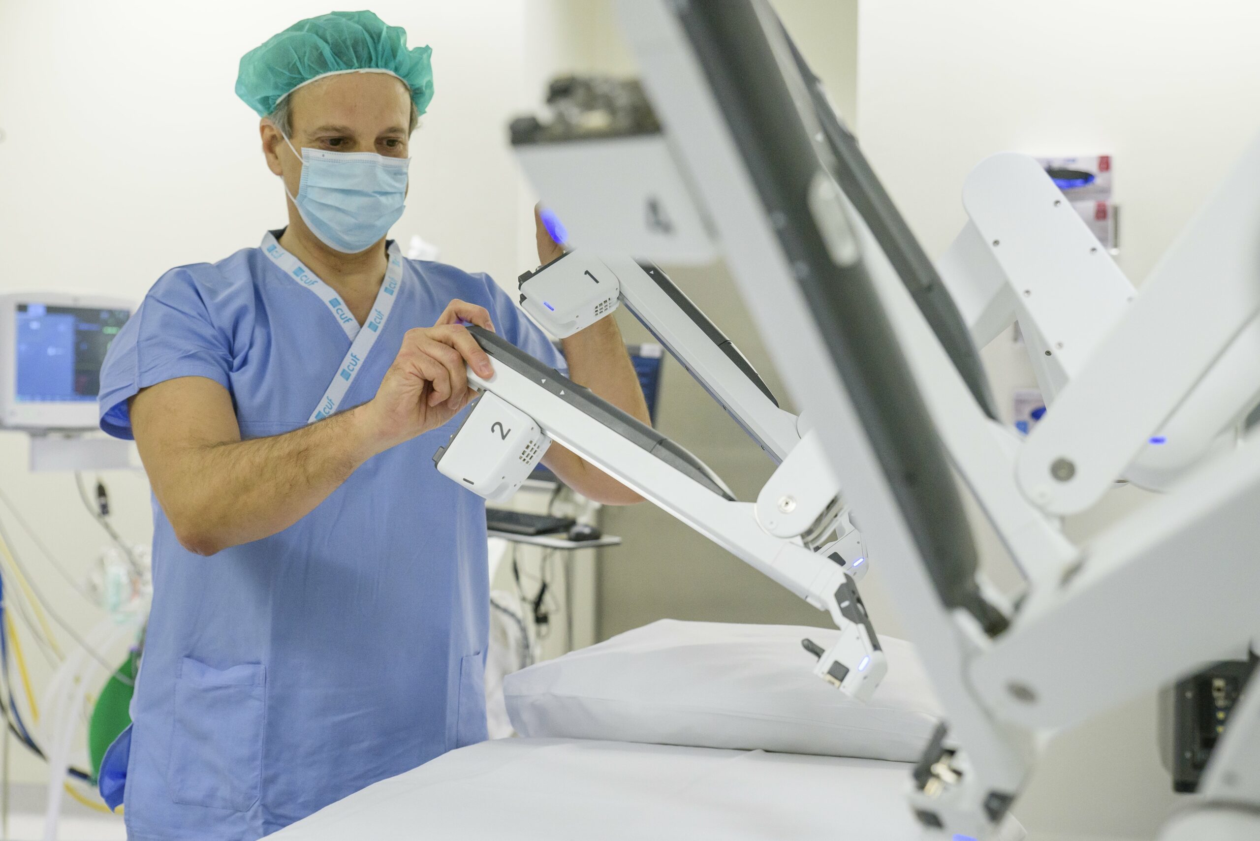 Robot de última geração permite cirurgias com maior precisão, flexibilidade e controlo
